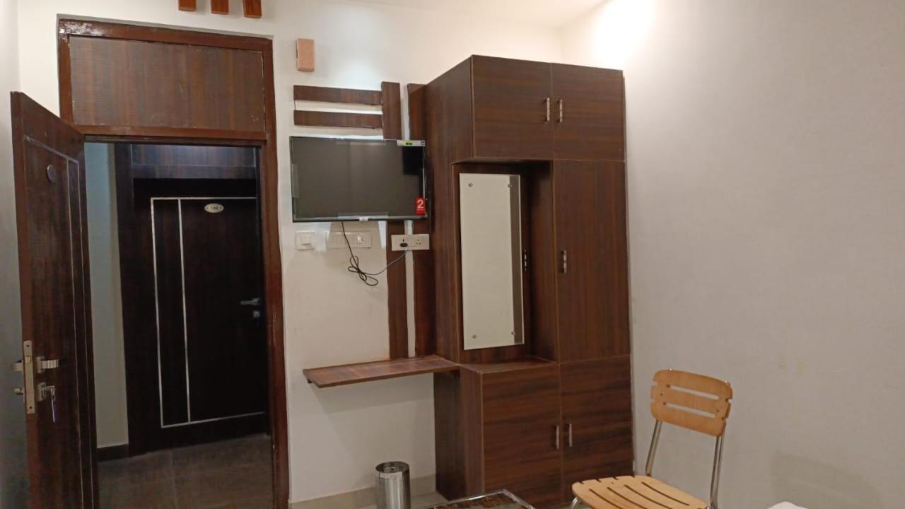 Hotel Cross Road By WB Inn Unnao Exterior foto